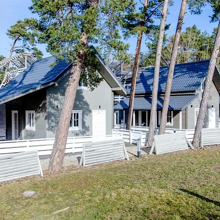 Osrodek Kolonijno Wczasowy Mewa - Przy Plazy Z Basenem Z Podgrzewana Woda I Mini Semesteranläggning (resort) *