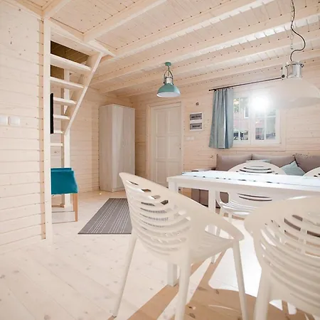 Osrodek Kolonijno Wczasowy Mewa - Przy Plazy Z Basenem Z Podgrzewana Woda I Mini Resort *