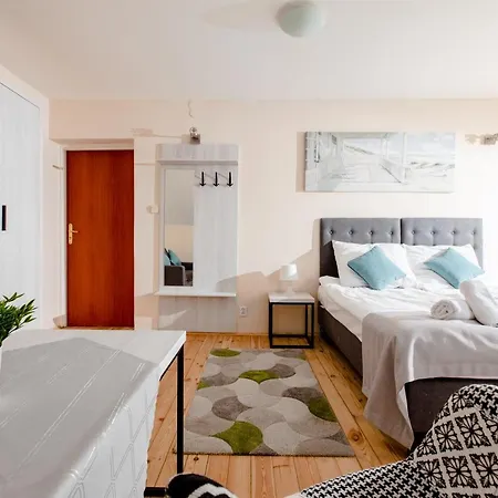 Ośrodek Kolonijno Wczasowy Mewa *