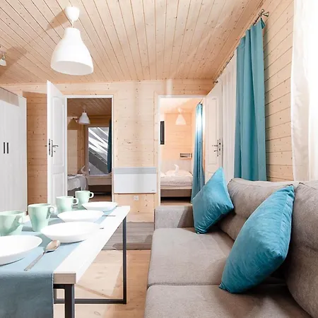 Ośrodek Kolonijno Wczasowy Mewa *