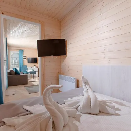 Osrodek Kolonijno Wczasowy Mewa - Przy Plazy Z Basenem Z Podgrzewana Woda I Mini Resort *