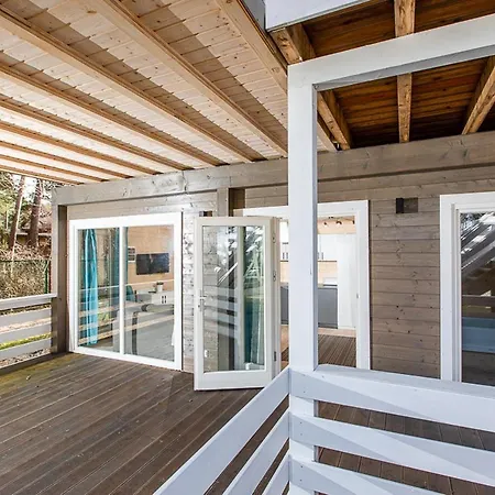 Ośrodek Kolonijno Wczasowy Mewa *