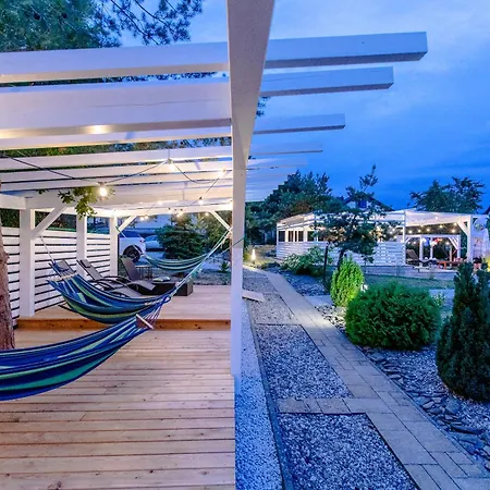 Osrodek Kolonijno Wczasowy Mewa - Przy Plazy Z Basenem Z Podgrzewana Woda I Mini Resort *