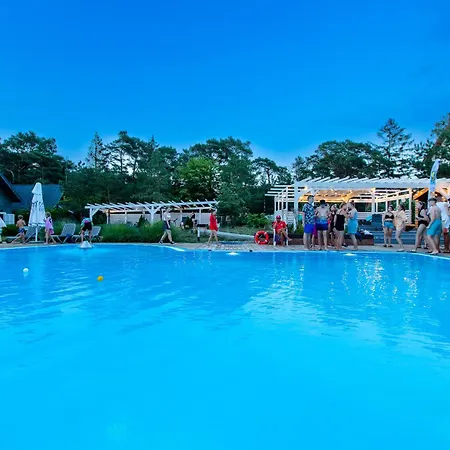 Osrodek Kolonijno Wczasowy Mewa - Przy Plazy Z Basenem Z Podgrzewana Woda I Mini Resort *